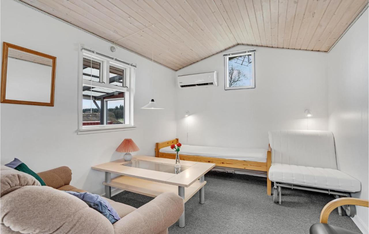 Uve 3 Bedroom Lovely Home In Give מראה חיצוני תמונה
